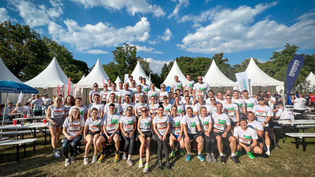 Gruppenfoto von weisenburger Mitarbeitern welche bein B2Run mitgemacht haben