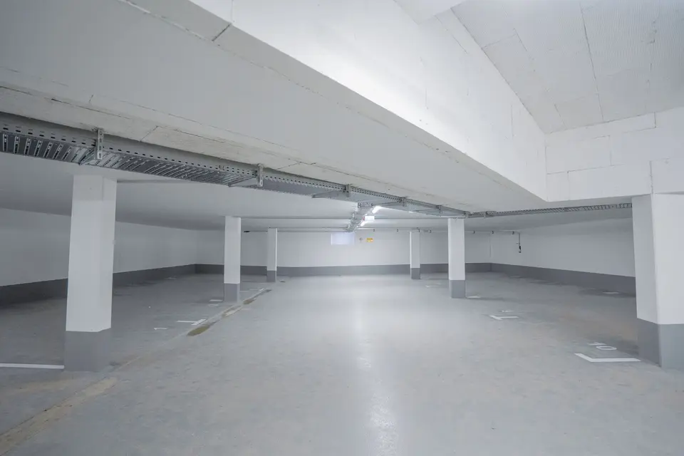 Tiefgarage mit vielen Stellplätzen