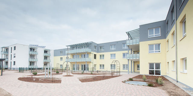 Courtyard of the care facility in Iffizheim built by weisenburger