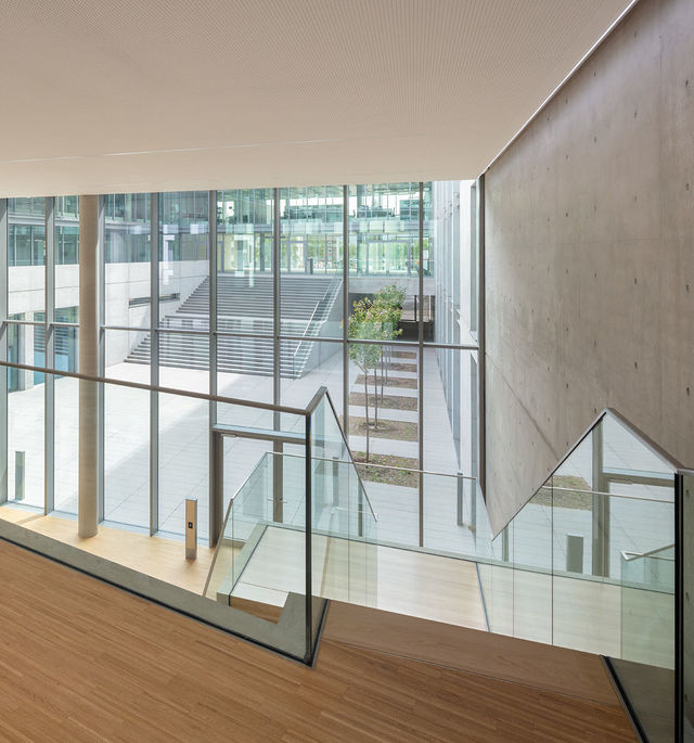 View from the gallery on the first floor through the glass facade into the inner courtyard.