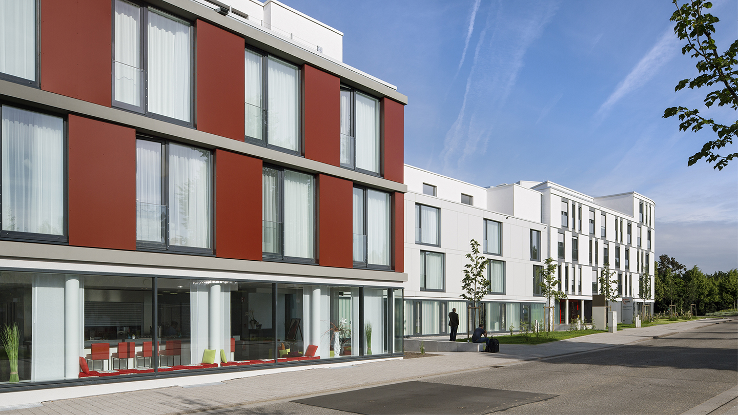 Außenansicht ibis Hotel im Stadtteil Karlsruhe 